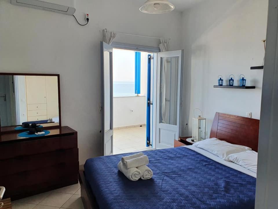 Rodothea And Adams On The Beach, Santorini Apartment Monólithos